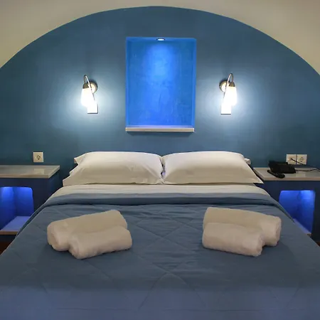 Amerisa & Hotel Fira (Santorini)