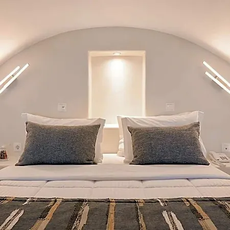 Amerisa & Hotel Fira (Santorini)