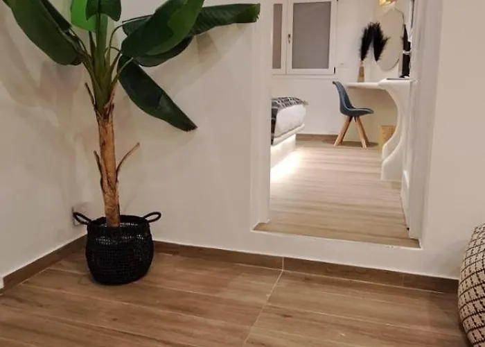 Amerisa & Hotel Fira (Santorini)