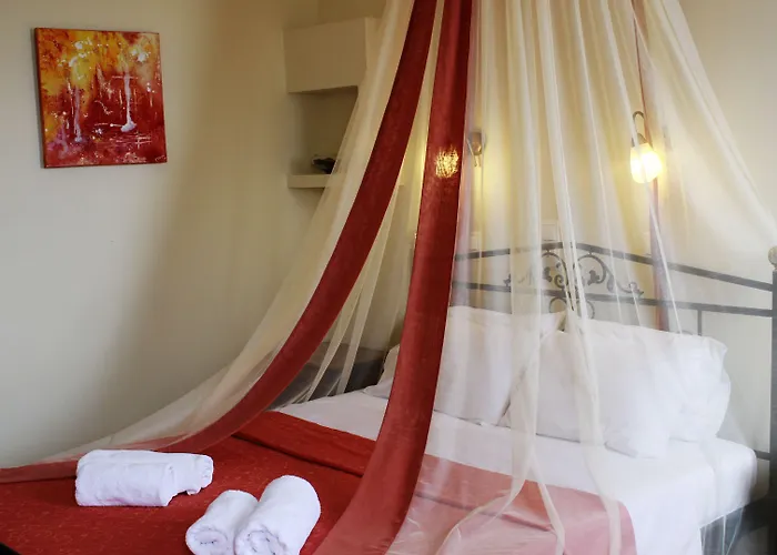 Amerisa & Hotel Fira (Santorini)