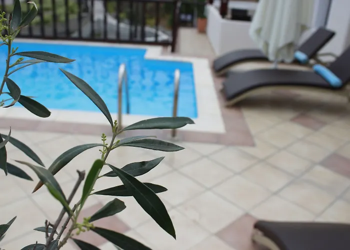 Amerisa & Fira (Santorini)