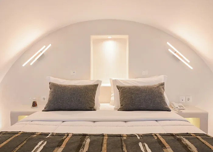 Amerisa & Hotel Fira (Santorini)